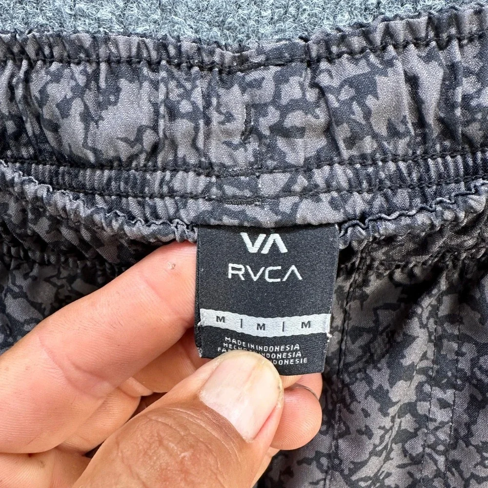 RVCA Mens Yogger Stretch Training Shorts Grey Black Abstract Camo Print Gym M